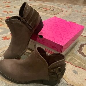 NEW Brown Short Boots size 6